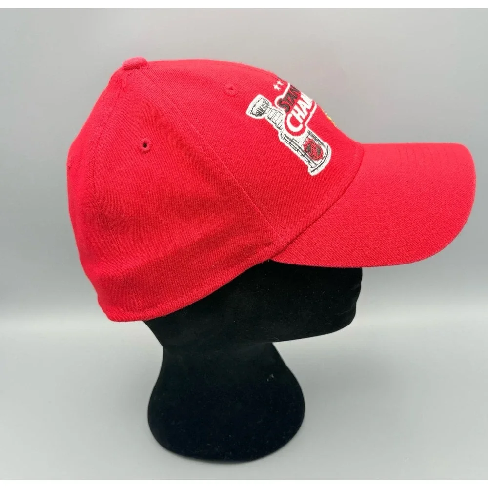 New Era Chicago Blackhawks 2013 Stanley Cup Champions Hat M/L Flex Fit Cap‎ Red
